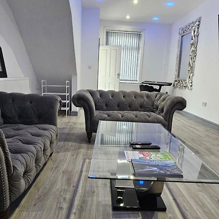 Luxury Four Bedroom House ブラッドフォード エクステリア 写真