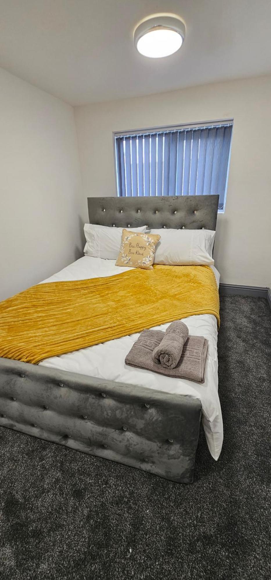 Luxury Four Bedroom House ブラッドフォード エクステリア 写真